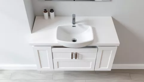 Jaka umywalka do szafki 80 cm