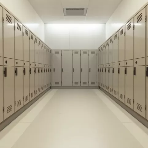 Odległość między szafkami w szatni